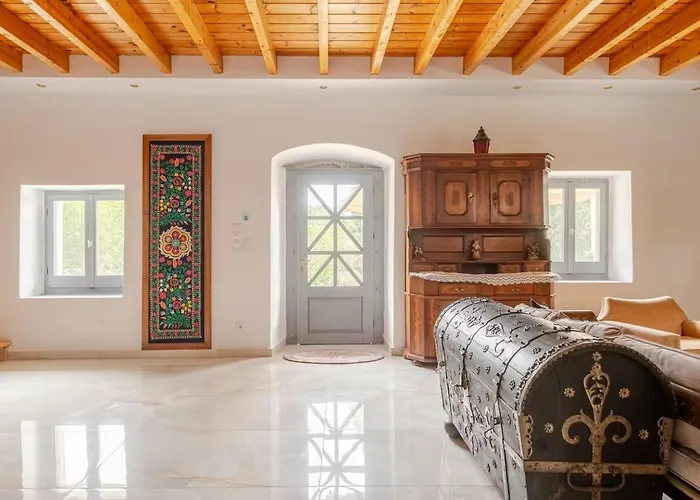 Traditional Luxury Villa Retreat In Pidasos photo