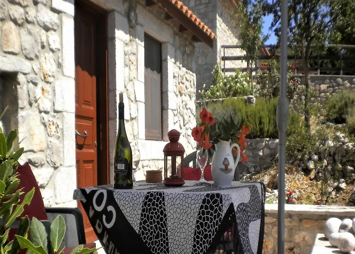 Welcoming Holiday Home With Garden In Leonidio Peleta photo